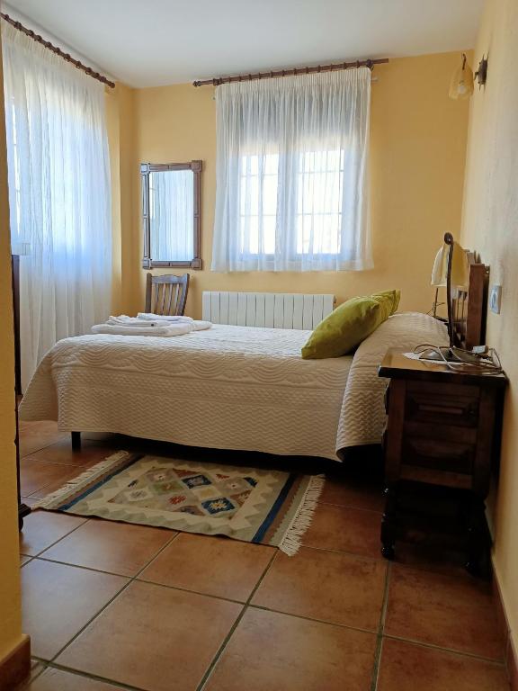 Postel nebo postele na pokoji v ubytování Hotel Rural Valle del Tuejar