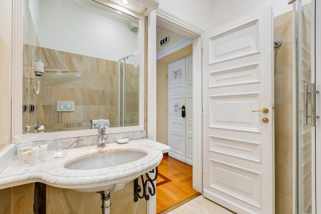 Hotel Cellini - Resim 28