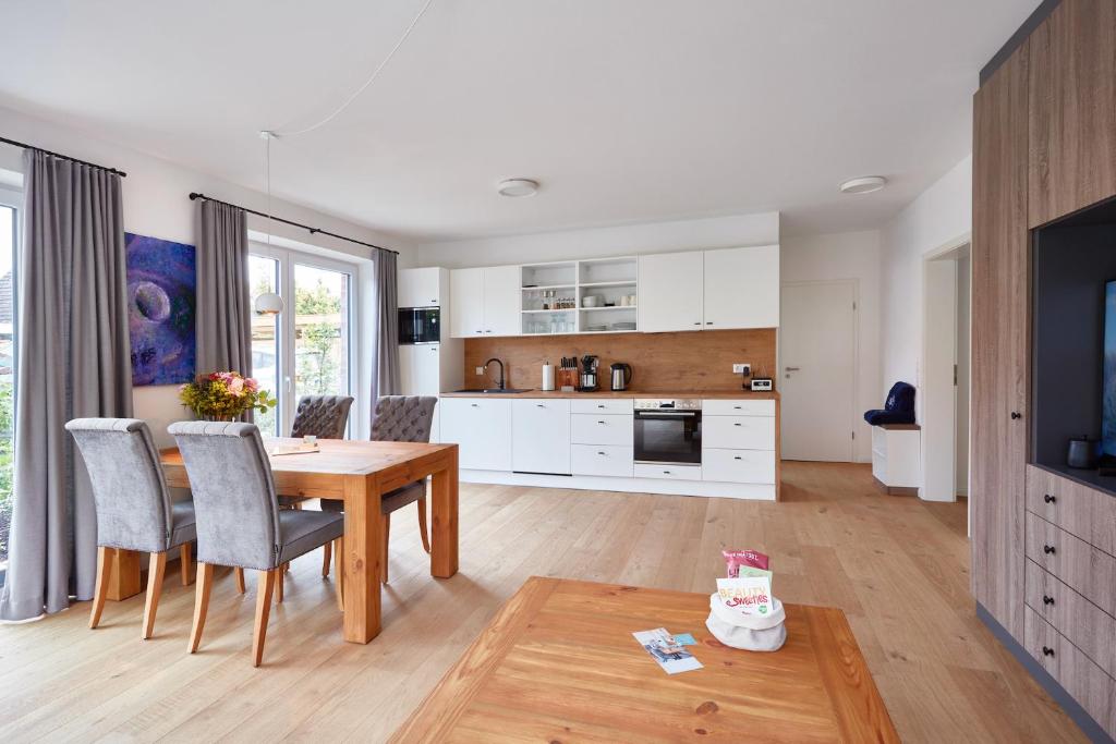 Kuchyň nebo kuchyňský kout v ubytování Apartmenthaus Emily by POLY Hohwacht