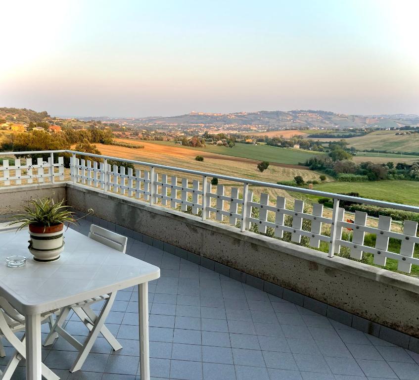 A balcony or terrace at OAK TREE 114 BnB