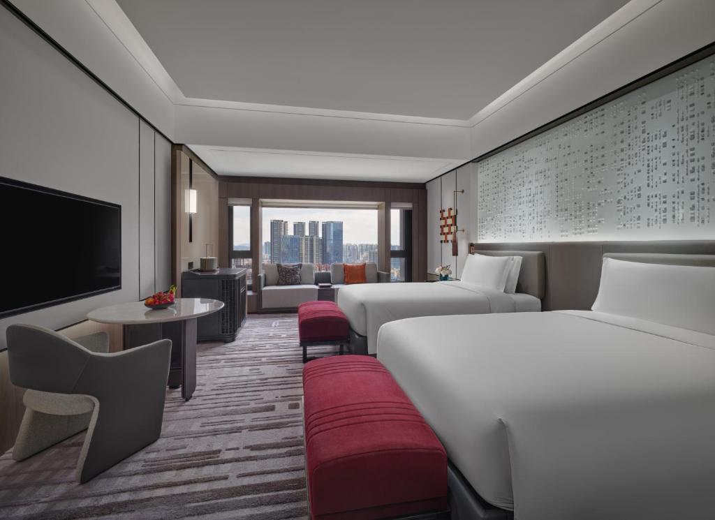 Postel nebo postele na pokoji v ubytování InterContinental Hotels Shenzhen WECC by IHG
