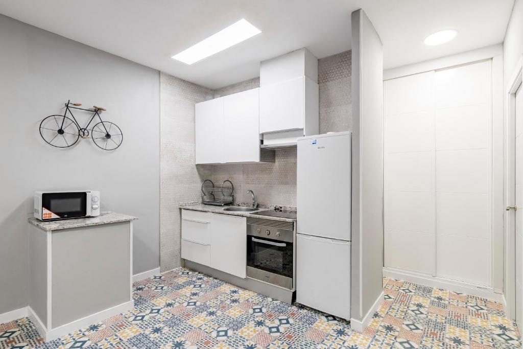 Kuchyň nebo kuchyňský kout v ubytování Cerca Santiago Bernabéu - Apartamento TORRE PICASSO