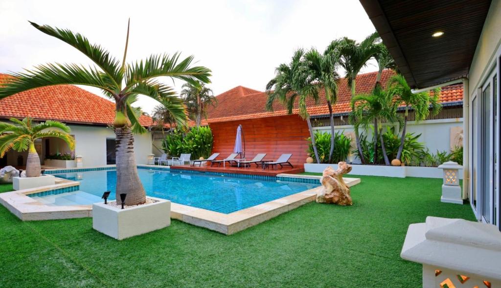 Fotografie z fotogalerie ubytování Pattaya Jomtien large pool 6 bed 5 bath villa v destinaci Jomtien pláž