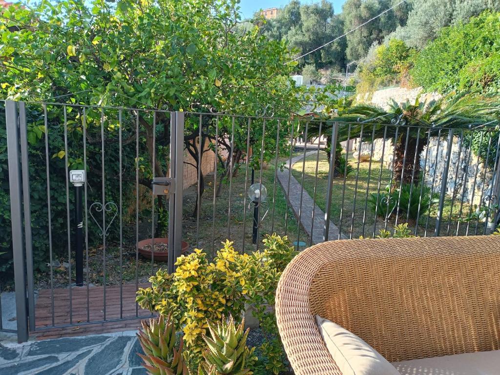 a fence with a chair in a garden at Casetta Mami in Camogli