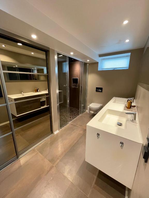 Kuchyň nebo kuchyňský kout v ubytování Luxury apartement close to city centre with free parking