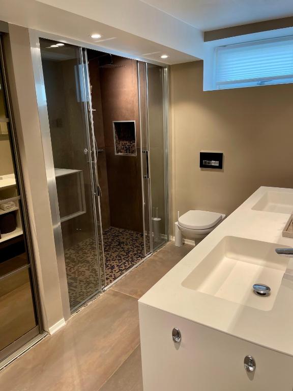 Koupelna v ubytování Luxury apartement close to city centre with free parking