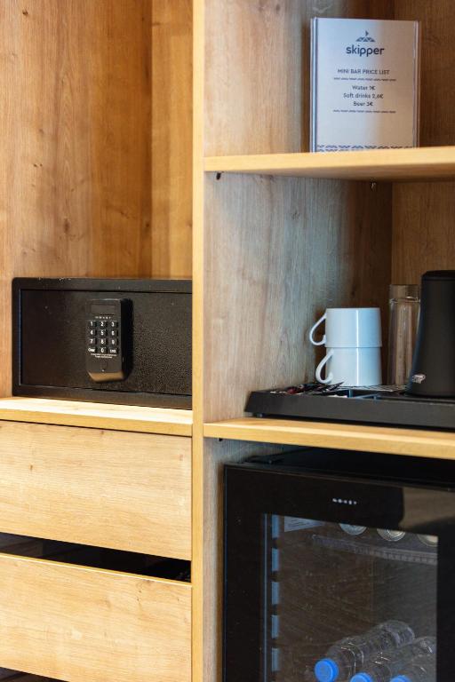 Skipper Beachfront Suites - 10