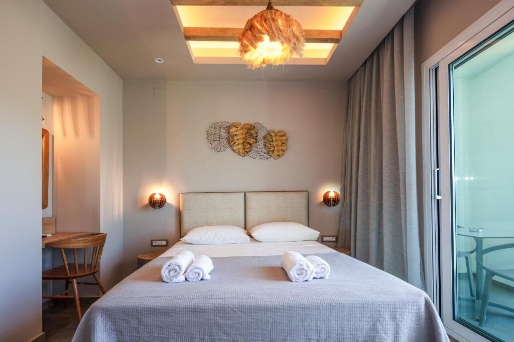 Skipper Beachfront Suites - 1