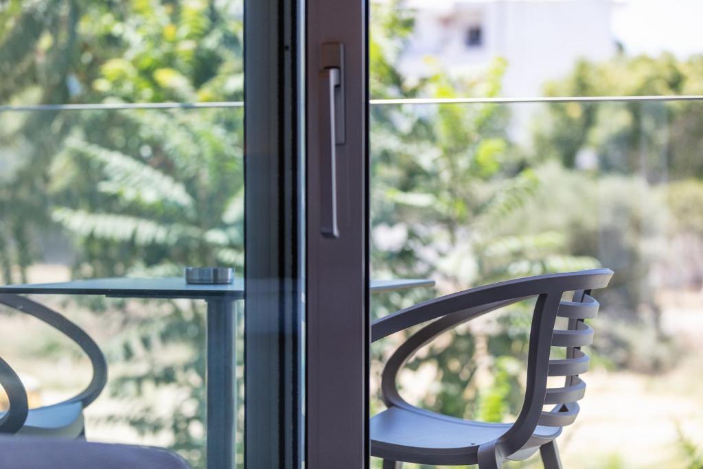 Skipper Beachfront Suites - 7