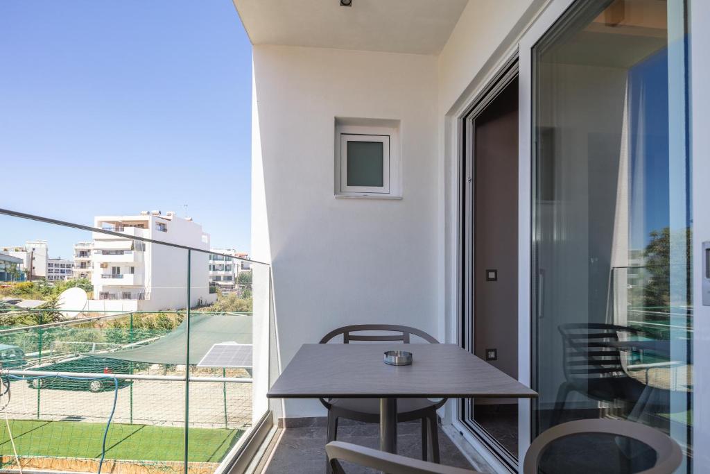 Skipper Beachfront Suites - 3