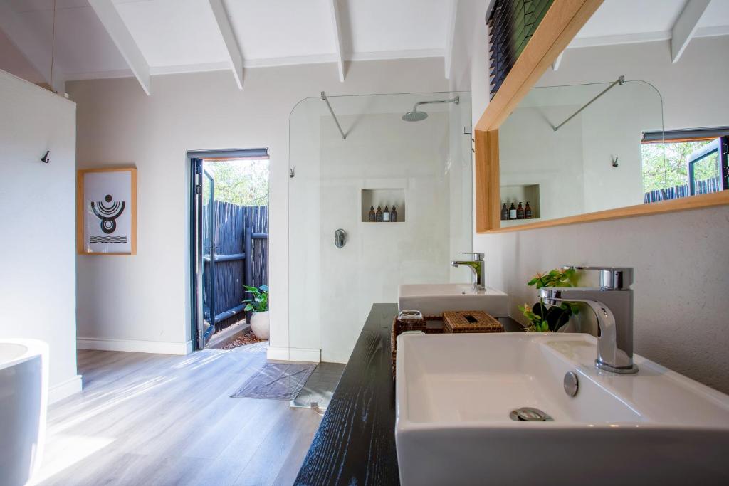 Moya Safari Lodge & Villa - 