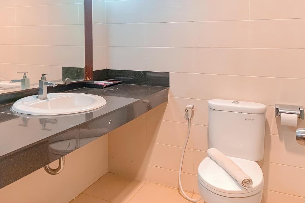 Urbanview Hotel Grand Permata In Banjarbaru by RedDoorz - Room De Deluxe King