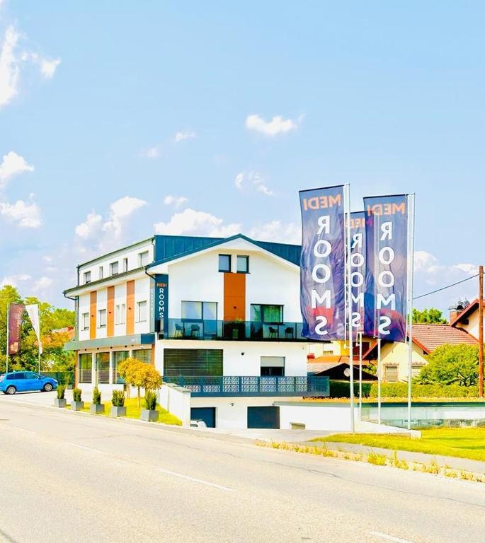 Budova, kde se aparthotel nachází