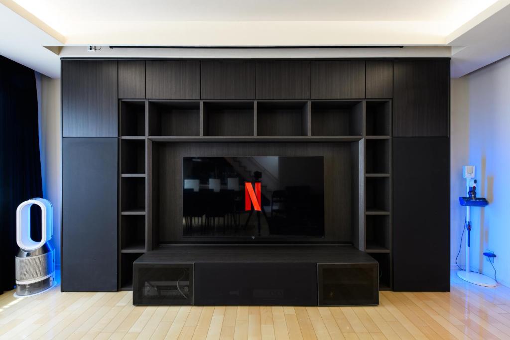 TV a/nebo společenská místnost v ubytování Shibuya City House 渋谷シティハウス