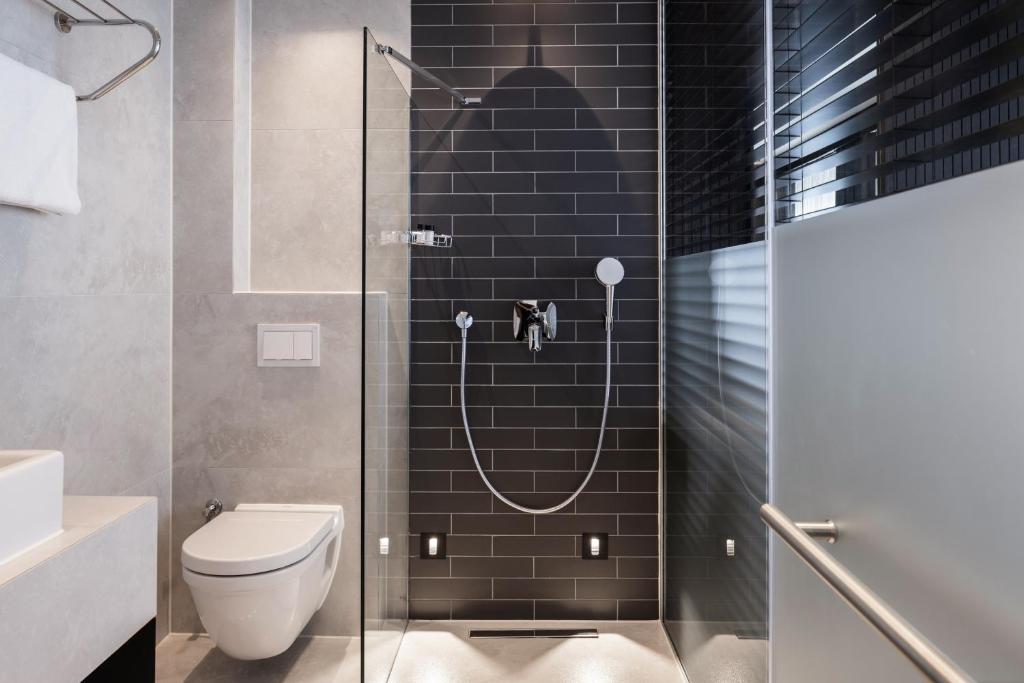 Koupelna v ubytování Derand Hotel