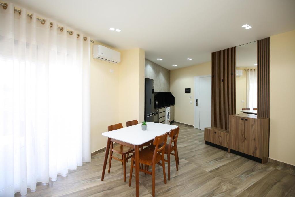 Televiisor ja/või meelelahutuskeskus majutusasutuses Queen Apartmets Vlore
