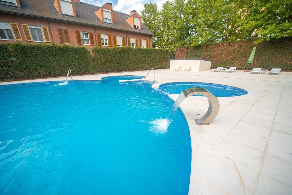 Bazén v ubytování Oroel Hotel & SPA nebo v jeho okolí