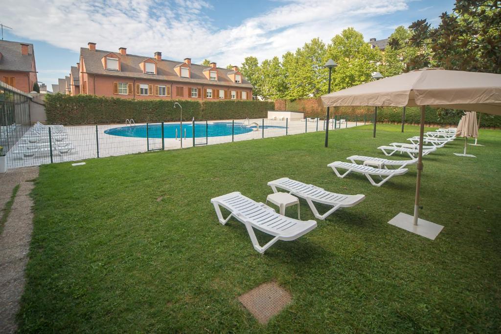 Bazén v ubytování Oroel Hotel & SPA nebo v jeho okolí