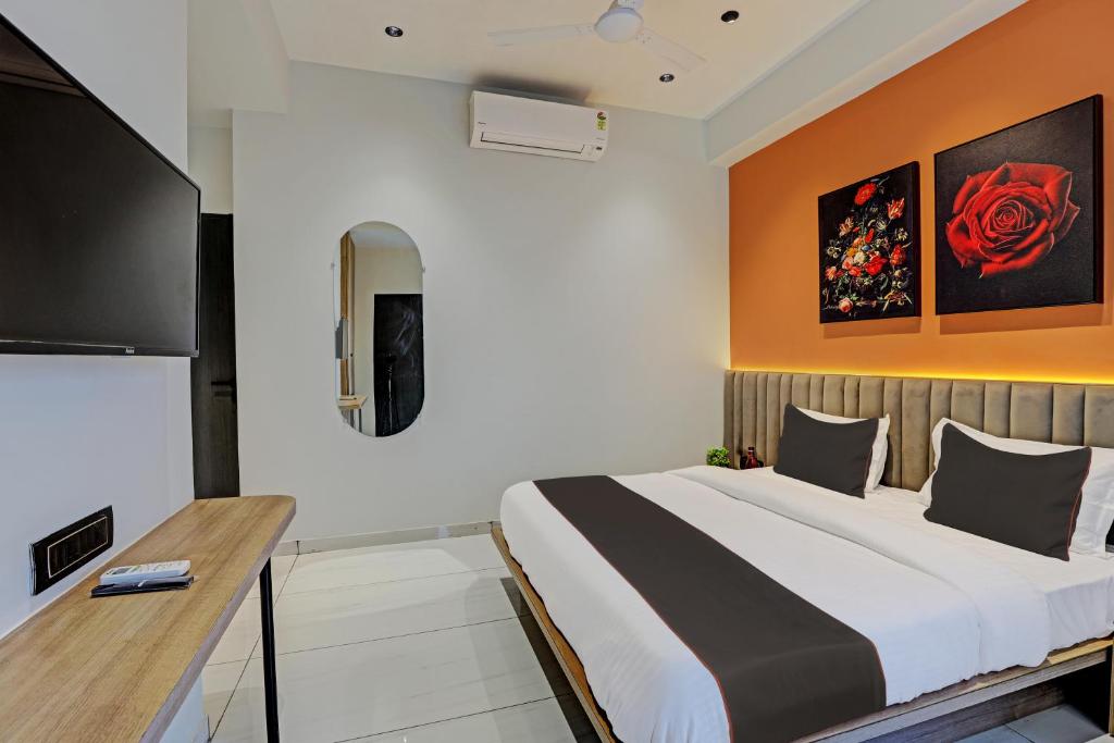 TV a/nebo společenská místnost v ubytování HOTEL LEE PLATINUM
