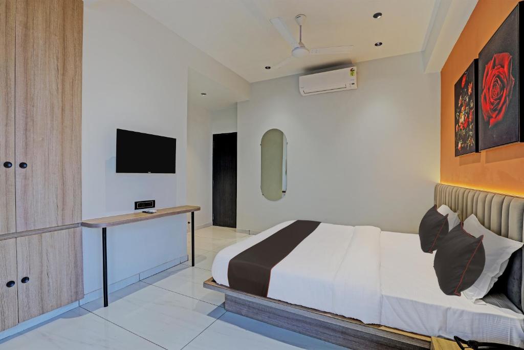 Postel nebo postele na pokoji v ubytování HOTEL LEE PLATINUM