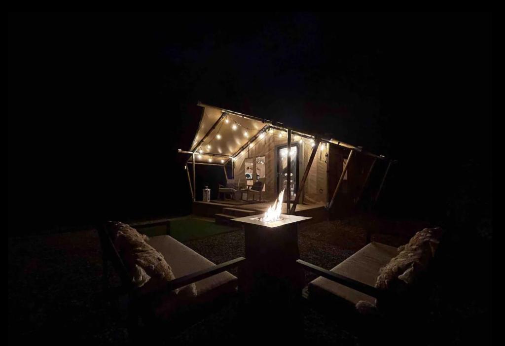 Posezení v ubytování Firefly Season Glamping