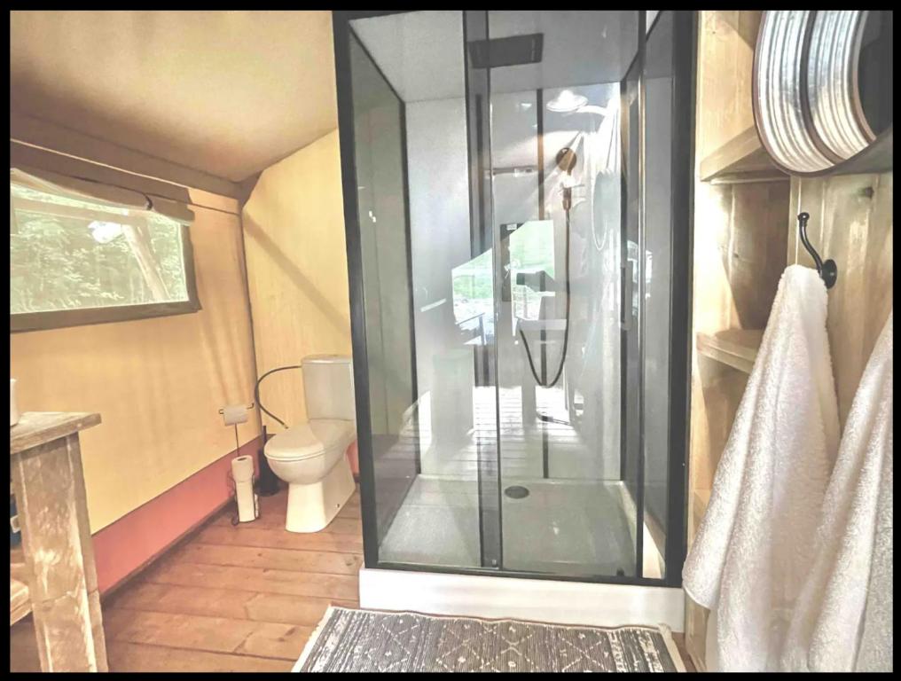 Koupelna v ubytování Firefly Season Glamping