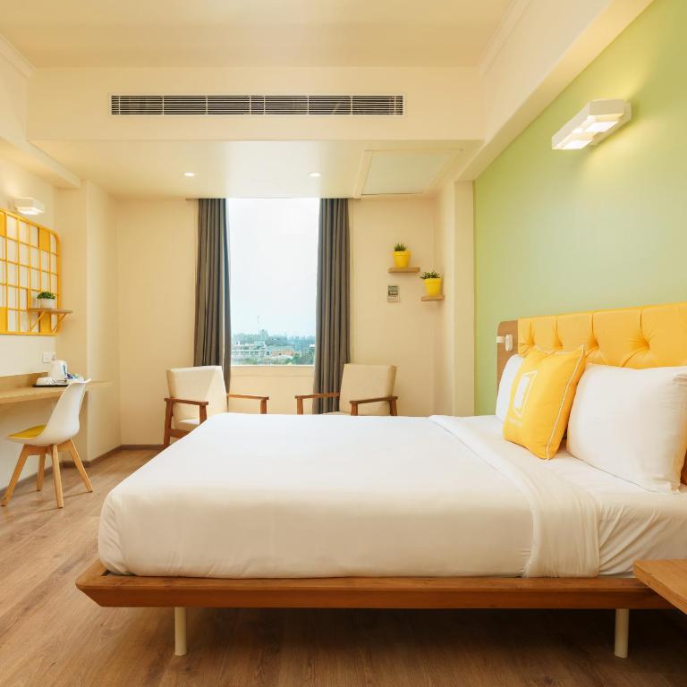 Postel nebo postele na pokoji v ubytování Bloom Hotel - Sector 62