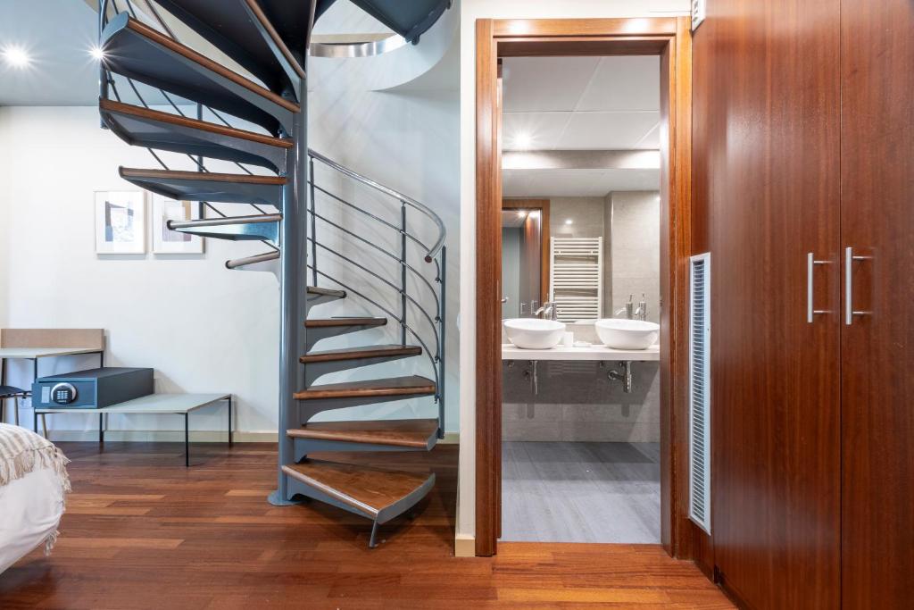 Posteľ alebo postele v izbe v ubytovaní Aspasios Diagonal Art Apartments