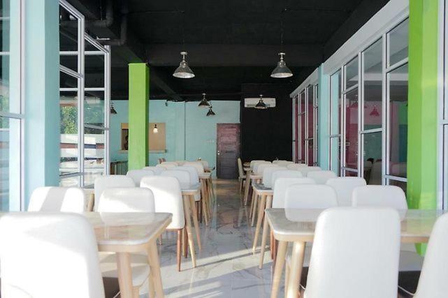 Posezení v ubytování Dna Fun Zone Pekanbaru