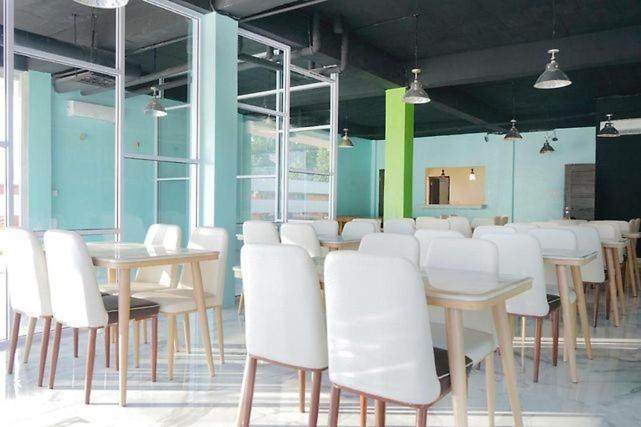 Restaurace v ubytování Dna Fun Zone Pekanbaru