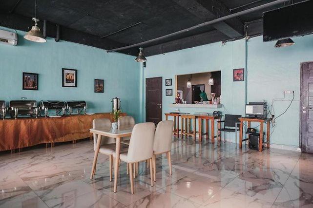 Restaurace v ubytování Dna Fun Zone Pekanbaru