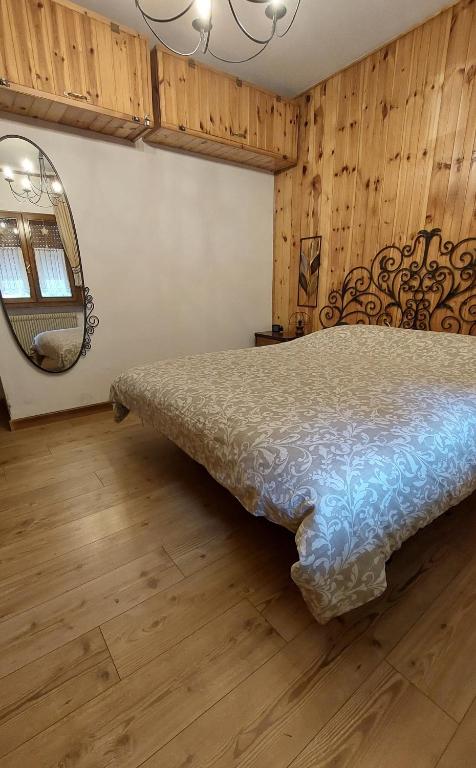 A bed or beds in a room at Appartamento Piano terra - Marmolada - Rocca Pietore - Boscoverde