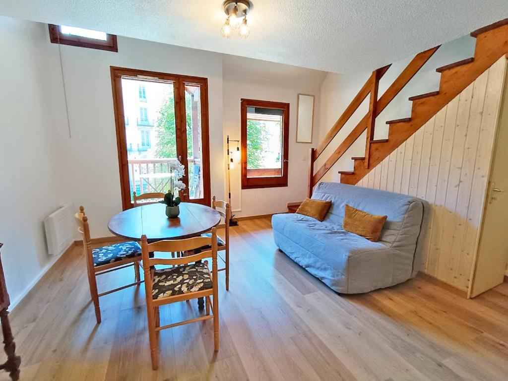 a living room with a couch and a table at Rêves de montagne, T2 bis, Luchon, wifi, parking gratuit, 4 personnes in Luchon