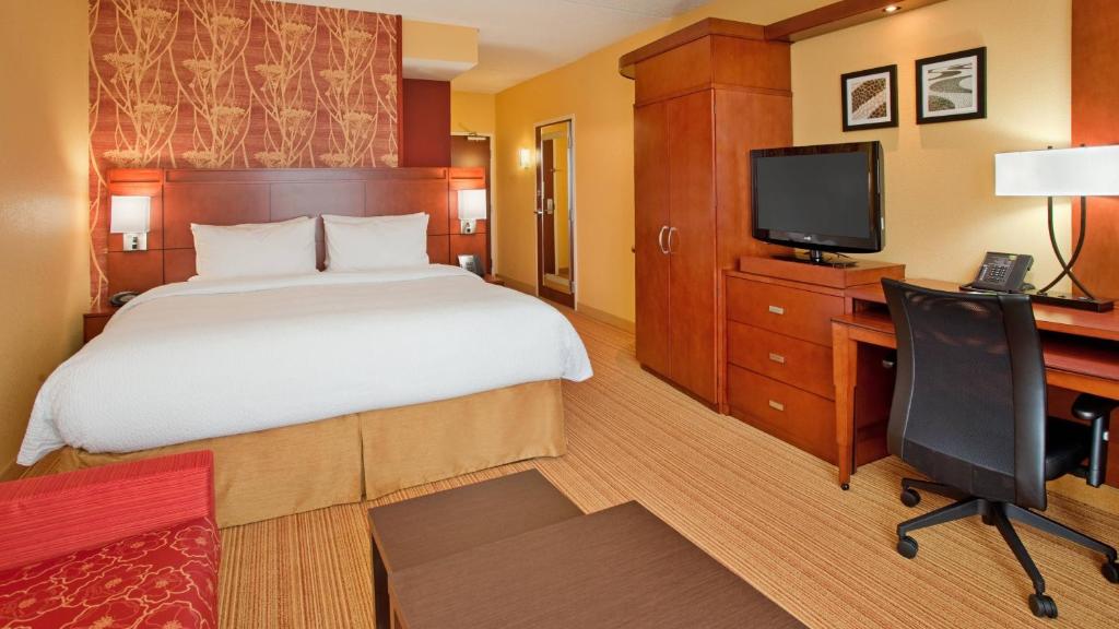 Courtyard by Marriott Pittsburgh North/Cranberry Woods - One-Bedroom King Suite