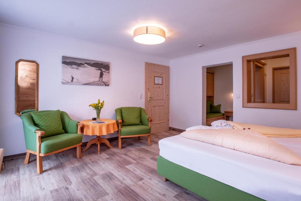 Postel nebo postele na pokoji v ubytování Hotel Glockenstuhl