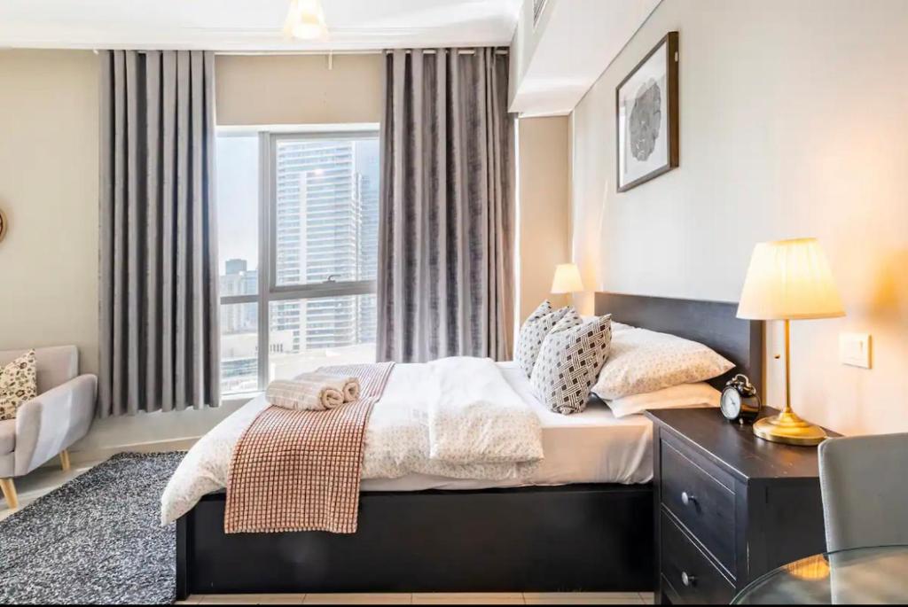 Rare Waterfront Studio in Bay Central, Dubai Marina