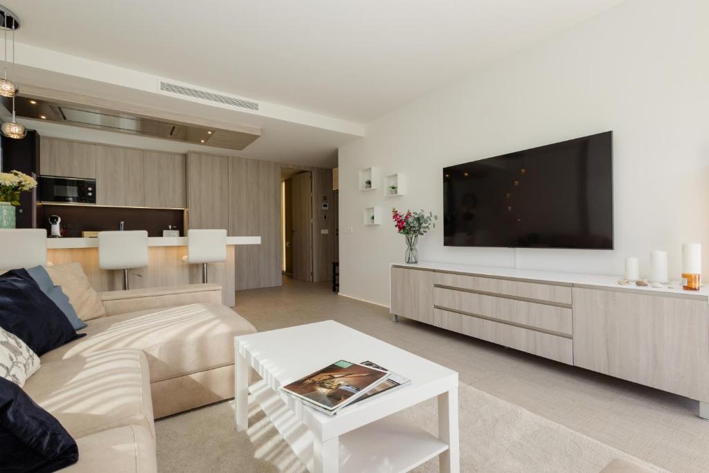 Televízia a/alebo spoločenská miestnosť v ubytovaní Apartment next to the beach in Dunes Beach