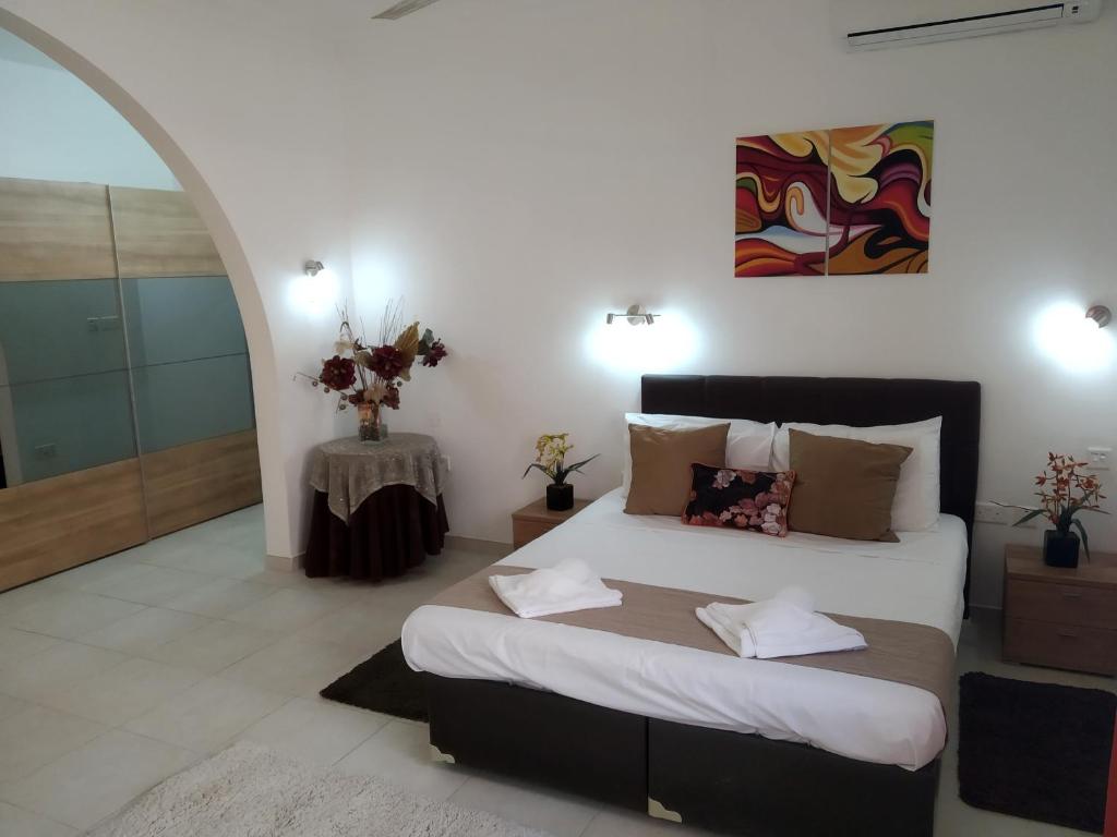 Postel nebo postele na pokoji v ubytování Villa Naxxar Malta