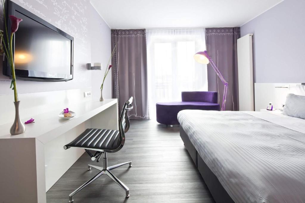 TV a/nebo společenská místnost v ubytování elaya hotel wolfenbuettel ehemals Rilano 24 7 Hotel Wolfenbüttel