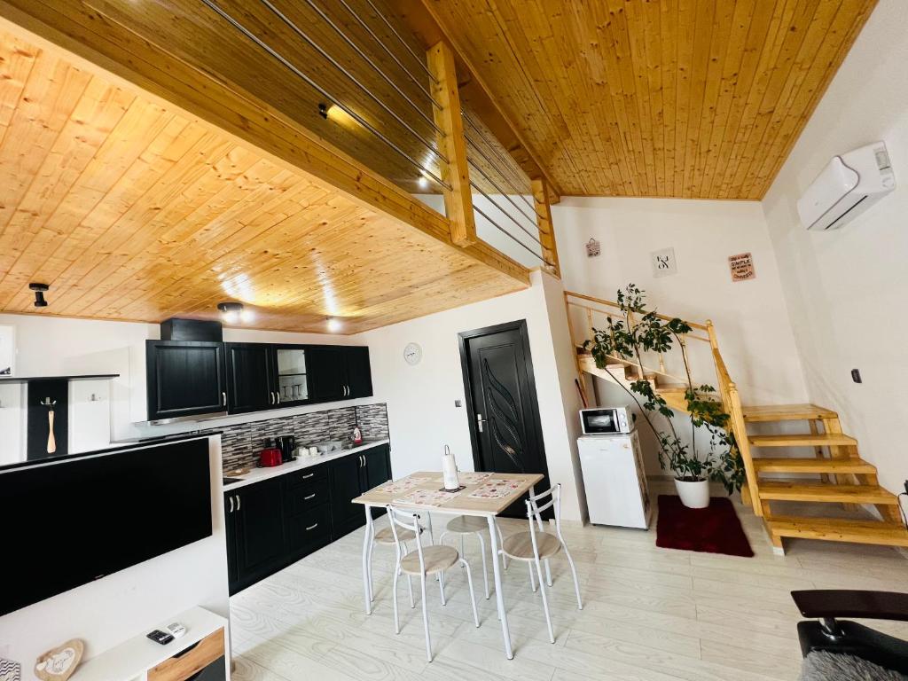 Reny's Studio Apartments -Hiperbara - Apartamento De Una Habitación