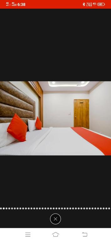 Postel nebo postele na pokoji v ubytování HOTEL SAFARI INN