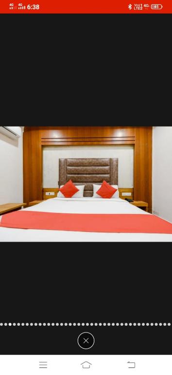 Postel nebo postele na pokoji v ubytování HOTEL SAFARI INN