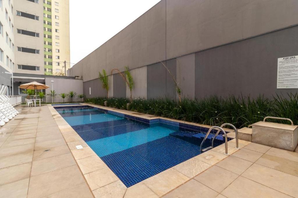 a swimming pool next to a building at Brás estudio confort in Sao Paulo