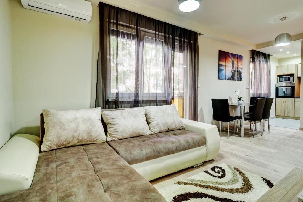 Egyetem Apartman 6722 Szeged, 1 Egyetem utca kép - 1