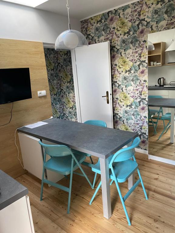 Kuchyň nebo kuchyňský kout v ubytování Centrum Noclegowe Amfiteatr