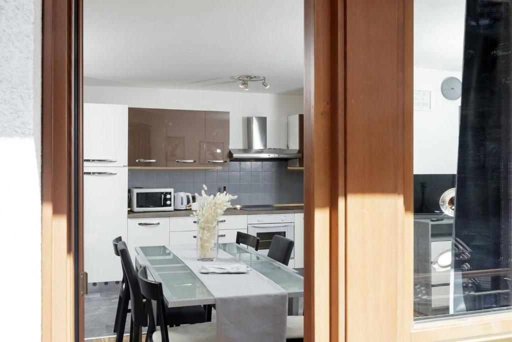 Köök või kööginurk majutusasutuses HelloChalet - Chez León