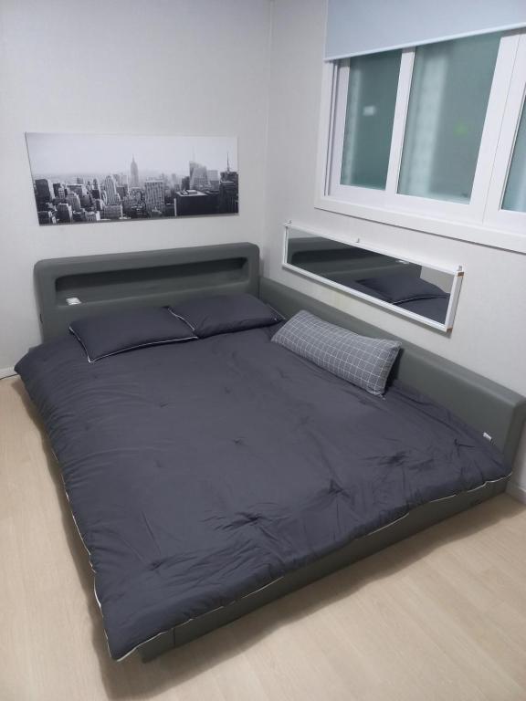 a large bed in a bedroom with a window at Newly Renovated 2 Bedroom Apartment in Seoul