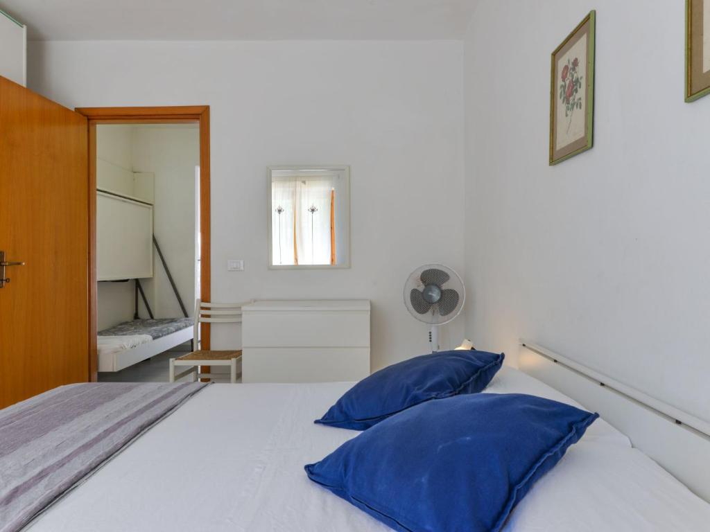 Posteľ alebo postele v izbe v ubytovaní Apartment Cala Rossa-1 by Interhome