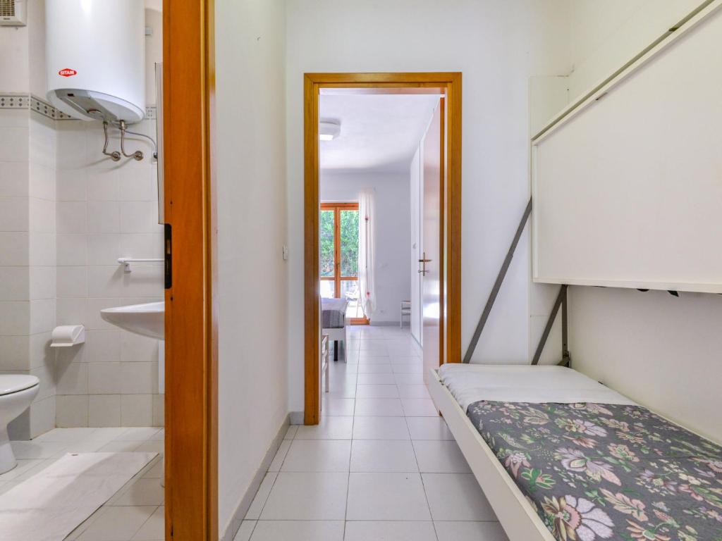 Kúpeľňa v ubytovaní Apartment Cala Rossa-1 by Interhome