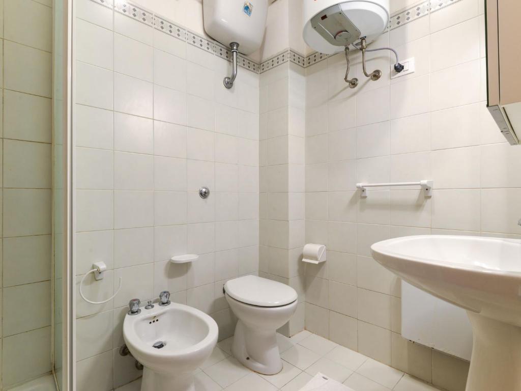 Kúpeľňa v ubytovaní Apartment Cala Rossa-1 by Interhome